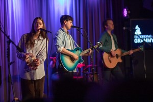Vampire Weekend Covers Bob Dylan’s “When He Returns” & Bruce Springsteen’s “Hungry Heart” During New Orleans Jazz Festival Set -