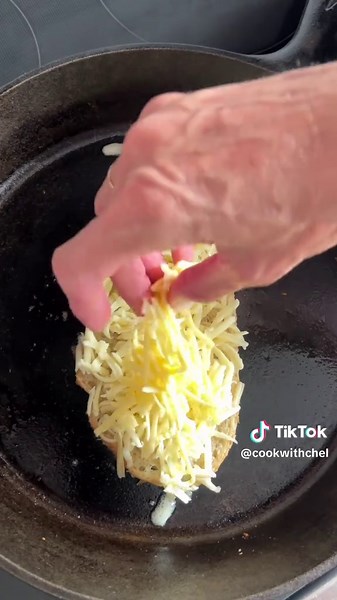 My daughter and her friends are OBSESSED with the Starbucks grilled cheese—and I finally cracked the code. 🧀 The secret is mixing Parmesan and garlic powder directly into softened butter. Don’t sprinkle them over the bread—they’ll burn. And don’t use fresh garlic here. Garlic powder is the call! STARBUCKS-STYLE GRILLED CHEESE Makes 1 sandwich INGREDIENTS • 2 slices sourdough bread • ½ cup freshly grated mild white cheddar • ¼ cup freshly grated young Gouda • 1 Tbsp softened salted butter • 1 Tb