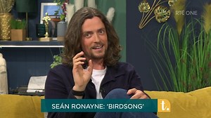 Ornithologist, Seán Ronayne, of Irish Wildlife Sounds stopped by to chat with Maura Derrane and Dáithí Ó Sé about his new documentary, Birdsong. Catch Seán in Birdsong on RTÉ One, Sunday May 26th at 6.30pm Seán has also released a book 'Nature Boy Book' and you can find that here: https://linktr.ee/natureboybook | RTÉ Today