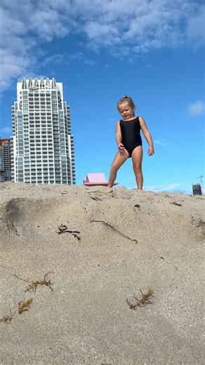 Cute kids having fun on Miami beach | Naomi Life
