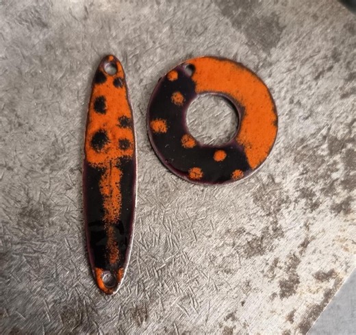 Breloques émaillées sur cuivre rustiques,bohèmes, tribales-Spike-bohème- enameled charms-