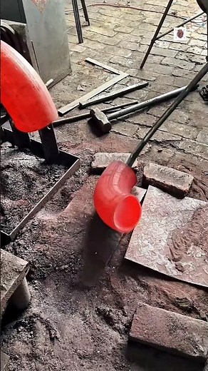 How Workers Fix a Broken Pipe in Seconds 😱