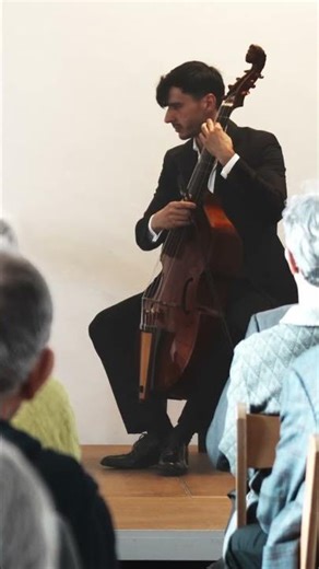 A different way of playing the Gamba