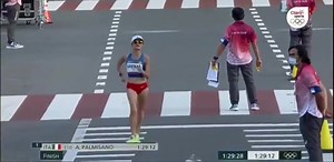 ¡El instante definitivo! 🇨🇴 Así cruzó Sandra Lorena Arenas la meta de los 20 kilómetros marcha en Tokio para asegurar la medalla de plata. 🎥 Claro Sports | El País Cali