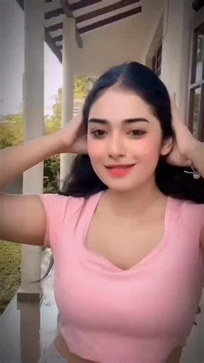 @kt_langford.uk on Instagram: "在日本，研究人员正利用智能人行道将日常活动转化为清洁能源⚡。这些道路内嵌特殊的压电材料，可以从行人的脚步中收集动能。当人们行走、奔跑或跳跃时，路面会轻微变形，从而产生机械压力。压电晶体将这种压力转化为电能🔋。 这些能量可用于照亮路灯、为公共显示屏供电，甚至监测行人流量。这种技术不仅减少了能源浪费，还展示了未来城市的无限可能🌍。 在东京、京都等城市的试验区，人们的每一步都在为绿色地球贡献力量💚。科技让生活更环保，也让每一个脚步更有意义✨ #日本 #科技 #创新 #可持续 #绿色能源 #未来城市 #环保 #知识 #事实 #推荐 #你知道吗 #技术 #实验 #热门"