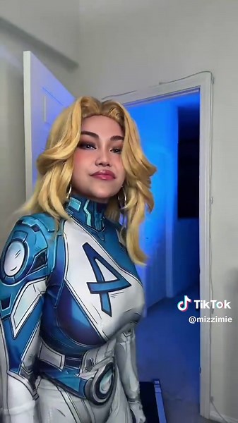 Cosplay as the Invisible Woman: Embrace Your Power
