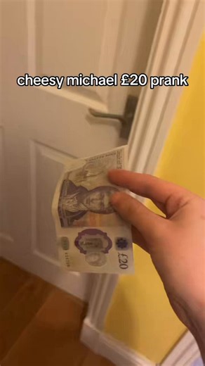 RT @nichetony: Cheesy Michael £20 Prank