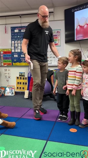 Dr. Stinchfield teaching kids how to properly brush their teefs! #discoverydental #socialde