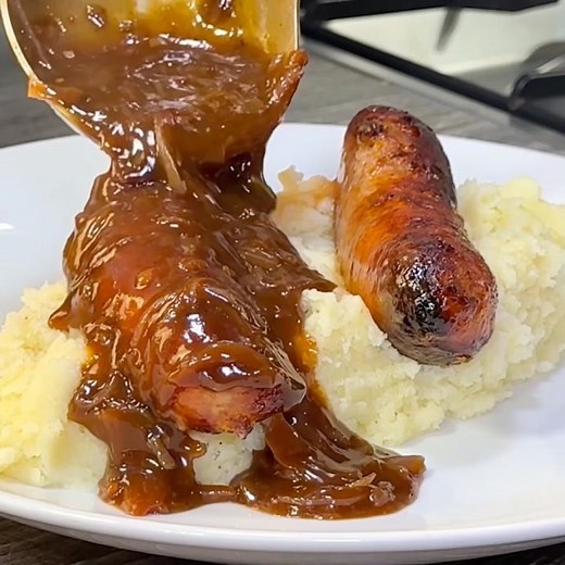 The most luxurious onion gravy I’ve ever made