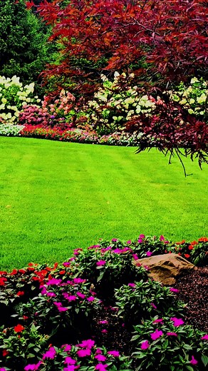 Explore Happenstance Manor in Spring Season