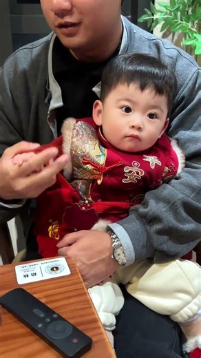 Li Li's First Spring Festival: A Heartwarming Celebration in China