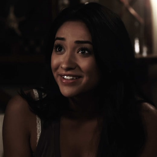 the girl next door 👟🧣🍂 📓[ scp - me ac - me cc - me ] #emilyfields #shaymitchell #prettylittleliars #foryoupage #vspedit hanna marin alison dilaurentis spencer hastings emily fields aria montgomery mona vanderwaal prettylittleliars pll vsp videostar edit 2010 rosewood tumblrgirls tumblr 2014