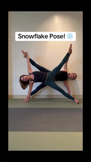 April Nading | Handstand | Yoga | Fashion | Motivational Speaker on Instagram: "THIS PARTNER POSE IS SO PRETTY, but it does require a strong side plank and lots of balance! 💪 Grab a partner and give it a go! 🙋‍♀️ Thanks to @bluejuleyoga for creating this lovely shape with me! 😘 #snowflake #yogapose #partnerchallenge #sideplank #balancechallenge"
