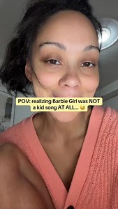 Level up ton anglais avec les tubes de notre enfance 🚀 … mais juste parce que c’est les tubes de “l’enfance” ne signifie pas que c’était des chansons POUR enfant… et c’est le cas de Barbie Girl 😬😅. J’étais dans un café lorsque je l’ai reentendu et j’ai prêté attention aux paroles for the first time and I was like “what?!?!”🤣🤣 Definitely NOT the song we imagined as kids 🤪 You’re welcome Be cool and see ya #english #englishteacher #learnenglish #englishlearning #englishtips #englishvocabular