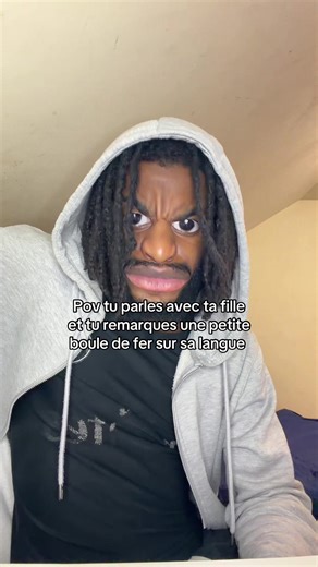 Att att jeune fille ouvre la bouche et tire la langue ?? SEIGNEUR déjà comment ta langue est blanche comme ça on dirait même on a étalé du yaourt seché sur ta langue et puis QUI TA AUTORISÉ A TROUER TA LANGUE COMME ÇA ?? C’est quoi ça c’est pk ?? Tu veux servir de porte manteau avec ta langue la ?? Ta grosse boulé de fer on dirait une poignet aller dégage de vue TSWA #fyp #pourtoii #humor #humour #pourtoi