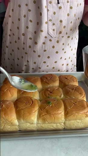 Garlic Bread Hawaiian Rolls