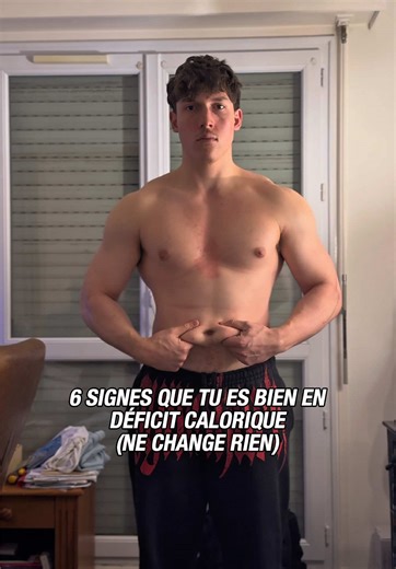 6 signes que tu es bien en déficit calorique ✅ (ne change rien) ⬇️⬇️ Commente “CALORIE” si tu veux recevoir une vidéo qui t’explique comment calculer tes calories et tes macronutriments de A à Z 🔥 1️⃣ Tu parais plus sec 👀 Tes vêtements tombent mieux 👕, ta taille s’affine, et le miroir commence enfin à montrer des résultats 🔥 2️⃣ Ton poids baisse progressivement ⚖️ Pas parfaitement chaque jour, mais la tendance descend 📉 ≈ 0,25 à 0,5 kg par semaine Les variations quotidiennes sont normales �