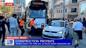 137K views · 1.5K reactions | Police have fired rubber bullets and tear gas at protesters as they make their retreat from the Shrine of Remembrance, with crowds spilling onto the streets of Melbourne as today's chaos continues. #9News | Nightly at 6pm | 9 News Melbourne | Facebook