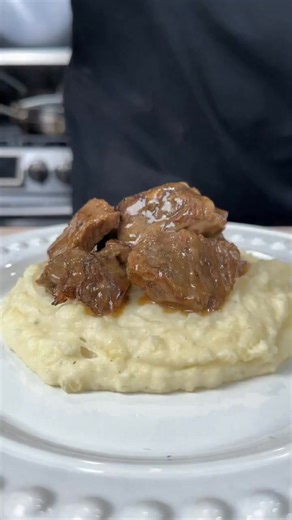 Beef tips & gravy recipe you shouldn't miss out on...#mrmakeithappen #beef #gravy | Mr. Make It Happen