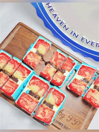 That clean cut says it all 😍🔪 Watch this 2-layer, 5-inch red velvet cake marble vintage cake reveal its rich, velvety crumb and that smooth, indulgent chocolate ganache center. Every slice is soft, decadent, and made to satisfy both your eyes and your sweet tooth. Proof that good cake isn’t just pretty… it’s unforgettable 🤎#creatorsearchinsights #cakecutting #cakeslice #vintagecake #cakesbyfp