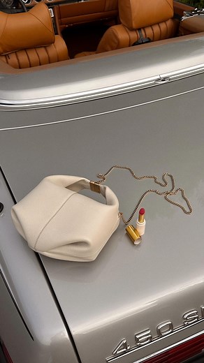 Gulin Cetin on Instagram: "Summer fits with spring flowers vol.2 🌺🌼🌸 What I’ll be wearing all summer: polka dots, shell accessories, gingham & fruit prints and butter yellow 💛 #summeroutfitideas #summeroutfitinspo #springflower #outfitdujour #springstyles #sezanelovers"