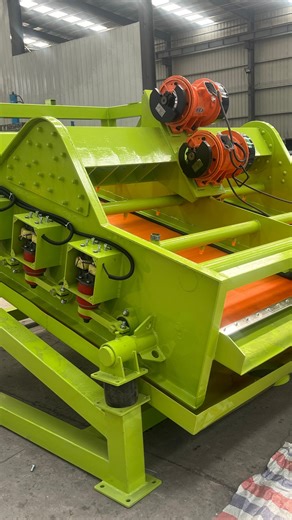 Henan Dongheng Intelligent Equipment Co., Ltd. on Instagram: "High-Frequency Vibrating Screen — Essential Equipment for Fine Mineral Classification The High-Frequency Vibrating Screen, also known as the High-Frequency Screen, is one of the most critical screening machines in the mineral processing industry. Designed for separating solids and crushed ores at particle sizes around 200 μm, it delivers superior performance for both fully wet and dry materials. ⚙️ How It Works & Key Components The eq