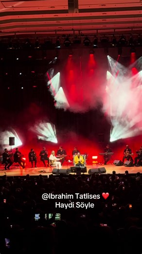 Ibrahim Tatlises Performs 'Haydi Söyle' Live