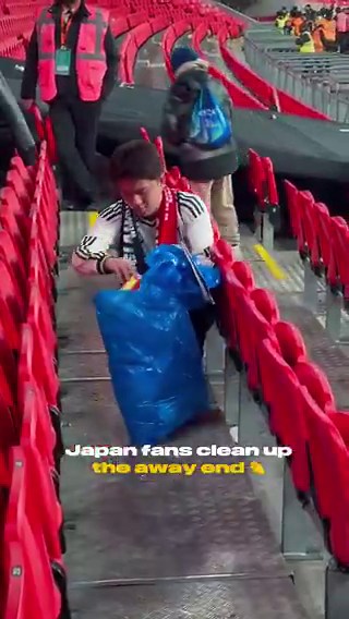🇯🇵 2022年の思い出：試合後、日本のファンはスタジアムに残り、席全体を清掃しました。散らかしも騒ぎも一切なく、純粋な敬意と品格が感じられました。これこそが、国を代表する姿です❤️#ワールドカップ #日本のファン #最高の景色を #サッカー日本代表