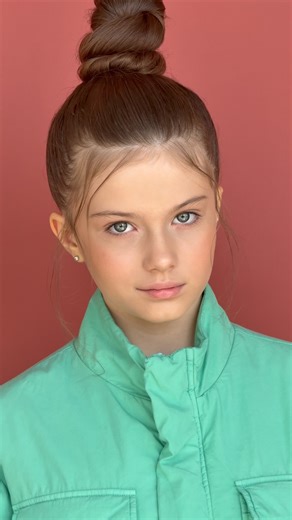 ANGELINA KRETOVA RUSSIAN MODEL on Instagram: "2020 vs 2025 @top.young.russian.faces Подросла?"