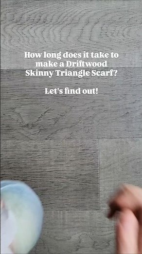 Free beginner friendly crochet scarf pattern!