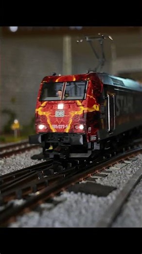 Stahl auf Stahl - die 185 077-5 von Roco