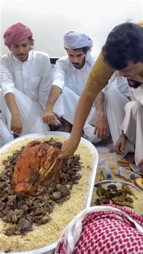 Why People in Middle East Eat Sitting on the Floor | The Tradition Behind It 🍽️🌍 #shorts #shortsfeed