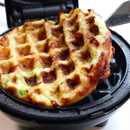 1.5M views · 313 reactions | Make the perfect BLT Sandwich!! Here's the recipe: https://lowcarbinspirations.com/keto-blt-chaffle-sandwich/ | Keto Friendly Recipes | Facebook