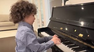 A cinq ans, Alec Van Khajadourian est le plus jeune pianiste de l’Histoire à se produire au Carnegie Hall - RTBF Actus