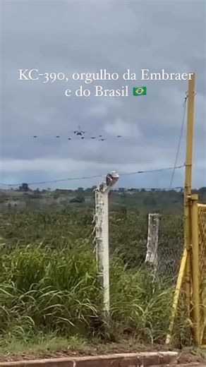 A Embraer comemorou em 2025 os 10 anos do primeiro voo do KC-390 Millennium, aeronave de transporte tático multimissão de última geração. O voo inaugural, realizado em Gavião Peixoto em 3 de fevereiro de 2015, teve duração de 1 hora e 25 minutos e proporcionou à tripulação uma avaliação das características de voo e do impressionante desempenho do KC-390 Millennium. No vídeo uma Formação com duas esquadrilhas, sendo a primeira com dois F-5EM e dois A-1M, e a segunda com um KC-390 e quatro F-39E G