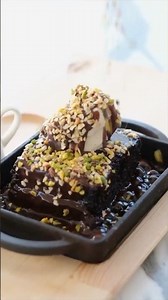 The Perfect Combination: Warm Brownie and Cold Ice Cream! 🍫🍦
