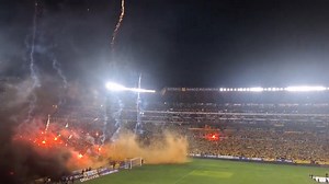 Una locura la Noche Amarilla 2025 de Barcelona SC ayer vs Emelec | barrabrava.net