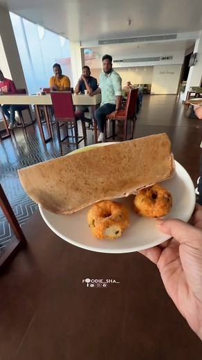 Airport അപാരത❗ #airport #hacks #lounge #food #unlimitedfood #kochiairport #easy #food #foodiesha #variety #spicejet #foodporn | Foodie Sha