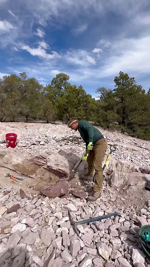 Location: Garnet Hill! 🏔️Always a blast digging up garnets in Ely Nevada! This is a designated rockhound location! You can’t sell garnets from this location, but we will be giving them away during our next live show! 💎 | That Camping Couple