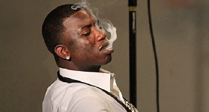 Gucci Mane dévoile le mur de textes de sa cellule de prison ! [VIDEO]
