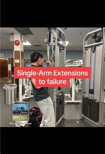 A set of Single-Arm Extensions to failure | Single Arm Tricep Extension