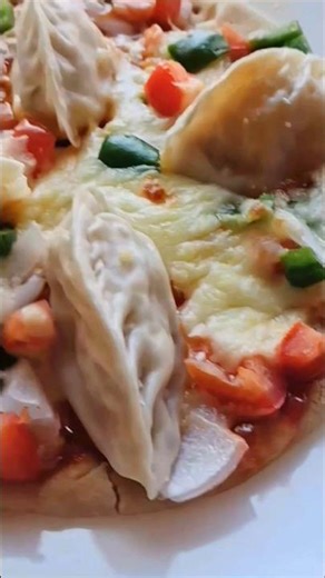 When momo meets pizza… magic happens. 😌🍕✨