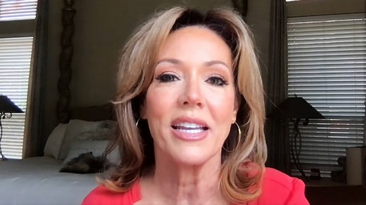In an exclusive interview with E! News, Dallas Cowboys Cheerleaders director Kelli Finglass addresses the body image concerns and breaks down the lengthy audition process. | E! News