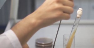 Video by Mikhail Nilov on Pexels