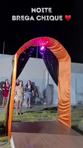 Desfile Noite Brega Chique 2025: Energia e Estilo