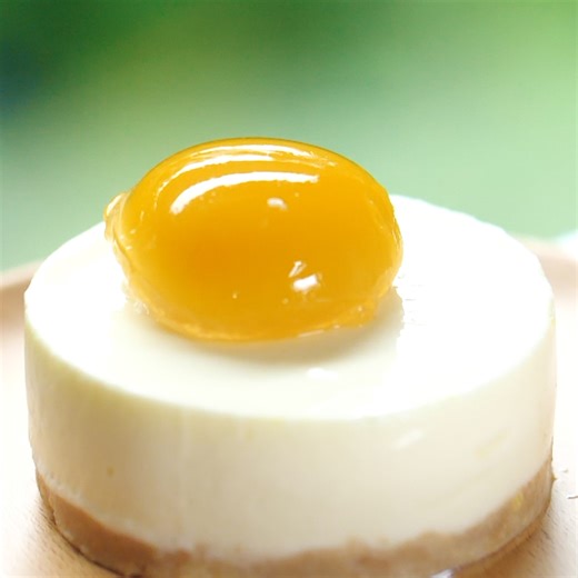 32K views · 63 reactions | 【まるで目玉焼き】プチッとつぶすマンゴーエッグ / Mango Egg Yolks レシピはこちら！https://bzfd.it/3nXKtlQ 作ったらコメント欄に写真を投稿してくださいね！✨ | Tasty Japan | Facebook