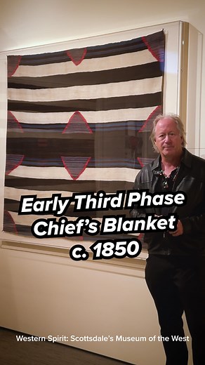 I’m at @smowest and this museum has an amazing collection of traditional art, but they also have an excellent collection of Navajo Chief’s blankets. This particular blanket is an early third phase chief’s blanket from around 1850. How do we know? Well the natural dyes definitely help place it on the timeline, but it’s the design itself that places it in the 1850s. You see, typically these blankets have 3 rows of 3 partial diamonds with a complete diamond in the middle. This one however has 12 pa