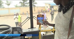 Rwanda : dans les bus, la carte à puce remplace l'argent liquide