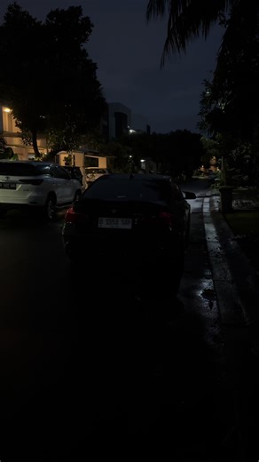 Exploring White Strobe Lights on BMW F30