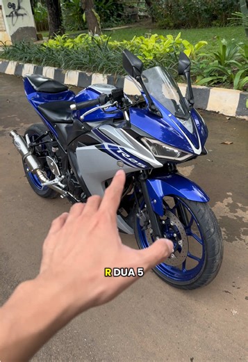 Yess finally!!💙🤍 • 29jt Nego sampe deal!! • R25 2016 pembelian & pemakaian 2018 Tgn 1 dri baru Low km 35rb • mod : -knalpot wrx full system -sein undertail -sein depan tanam model wr3 -nano coating & detailing -lampu utama LED Putih • #yamaha #r25